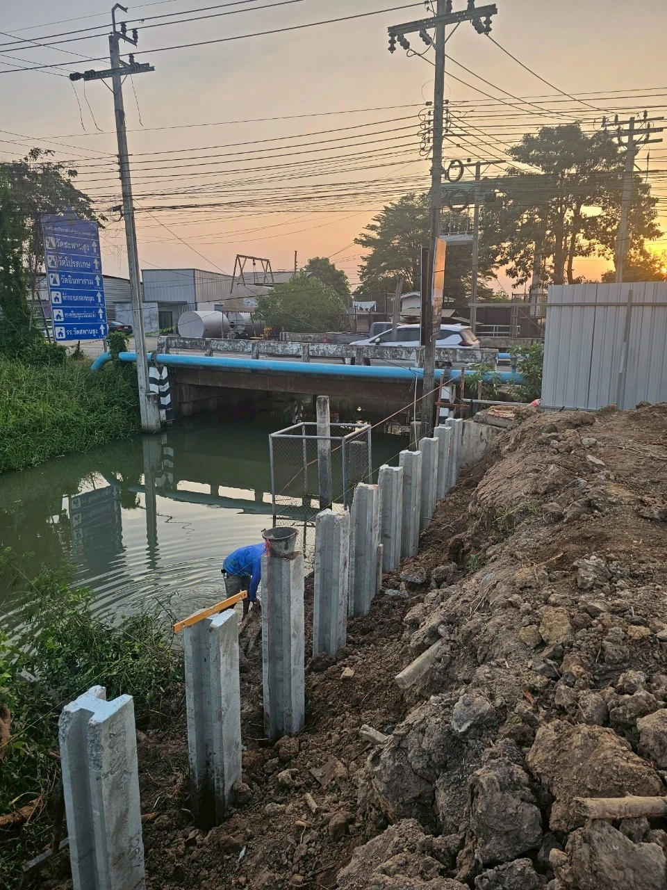 ถมดินและบดอัดแน่น