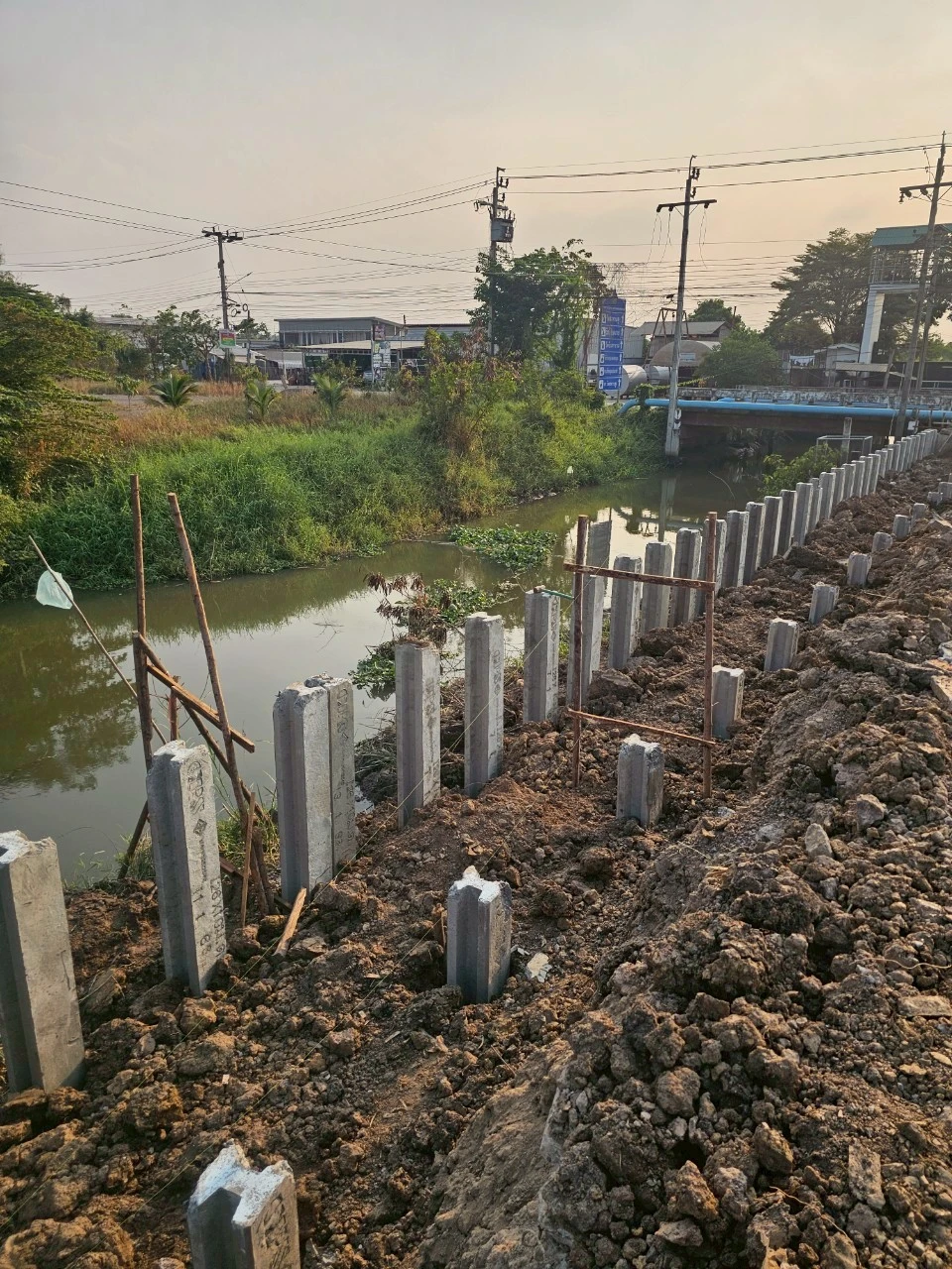 ถมดินและบดอัดแน่น