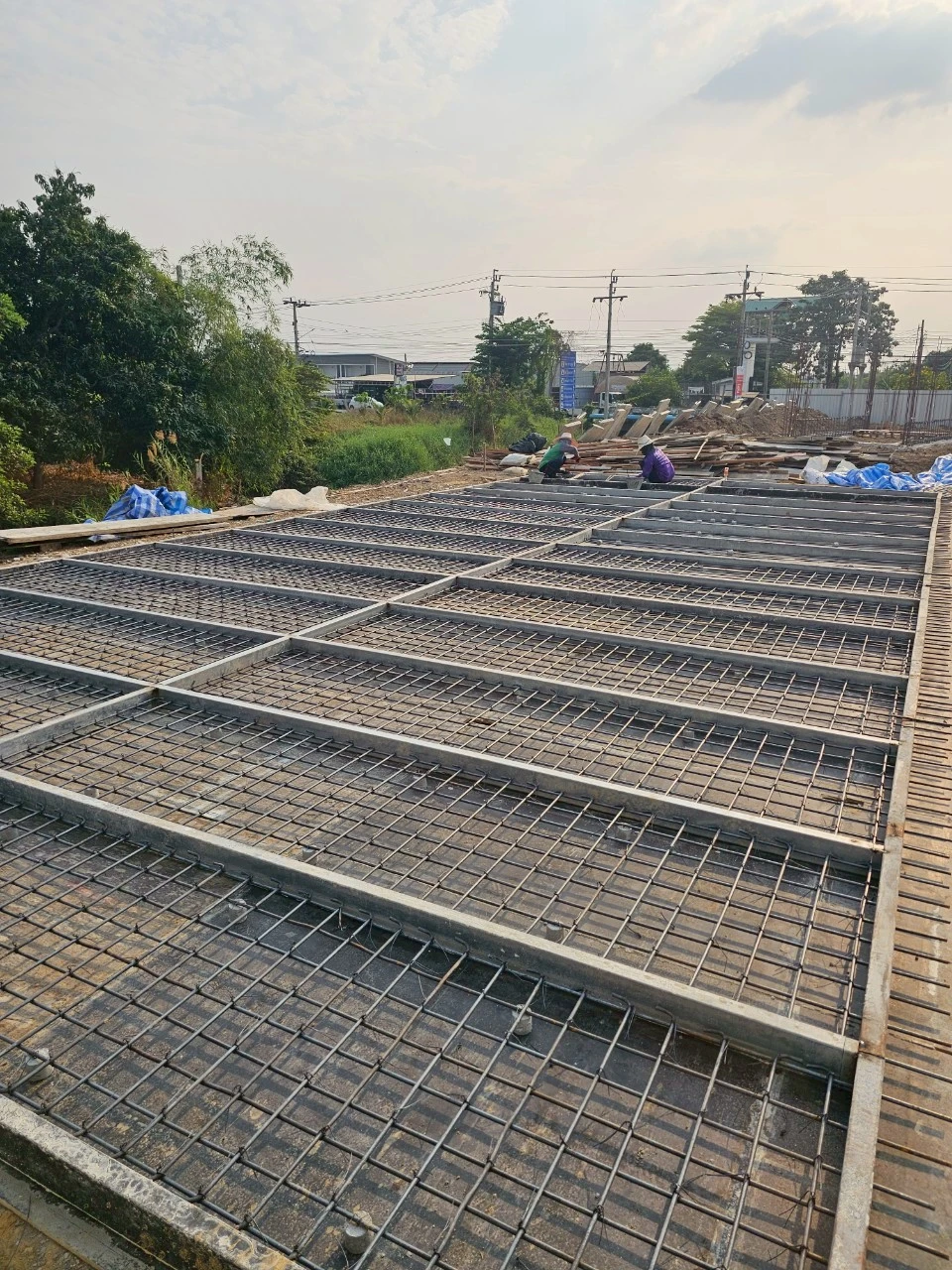 เทพื้นคอนกรีตลานพักสินค้า