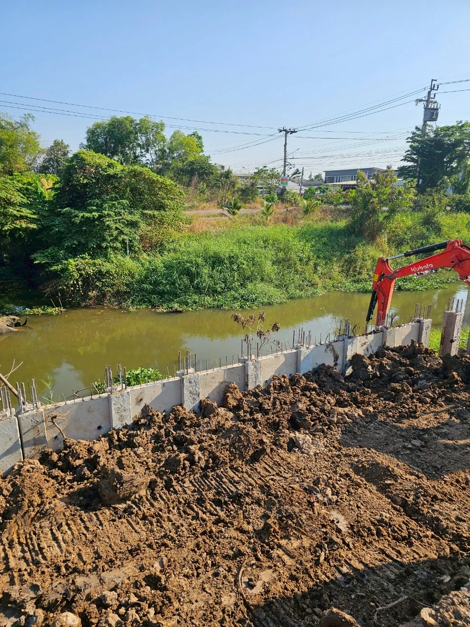 เทพื้นคอนกรีตลานพักสินค้า