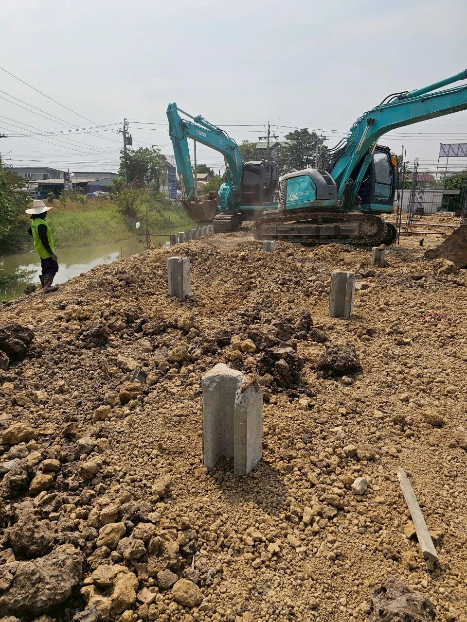 เทพื้นคอนกรีตลานพักสินค้า