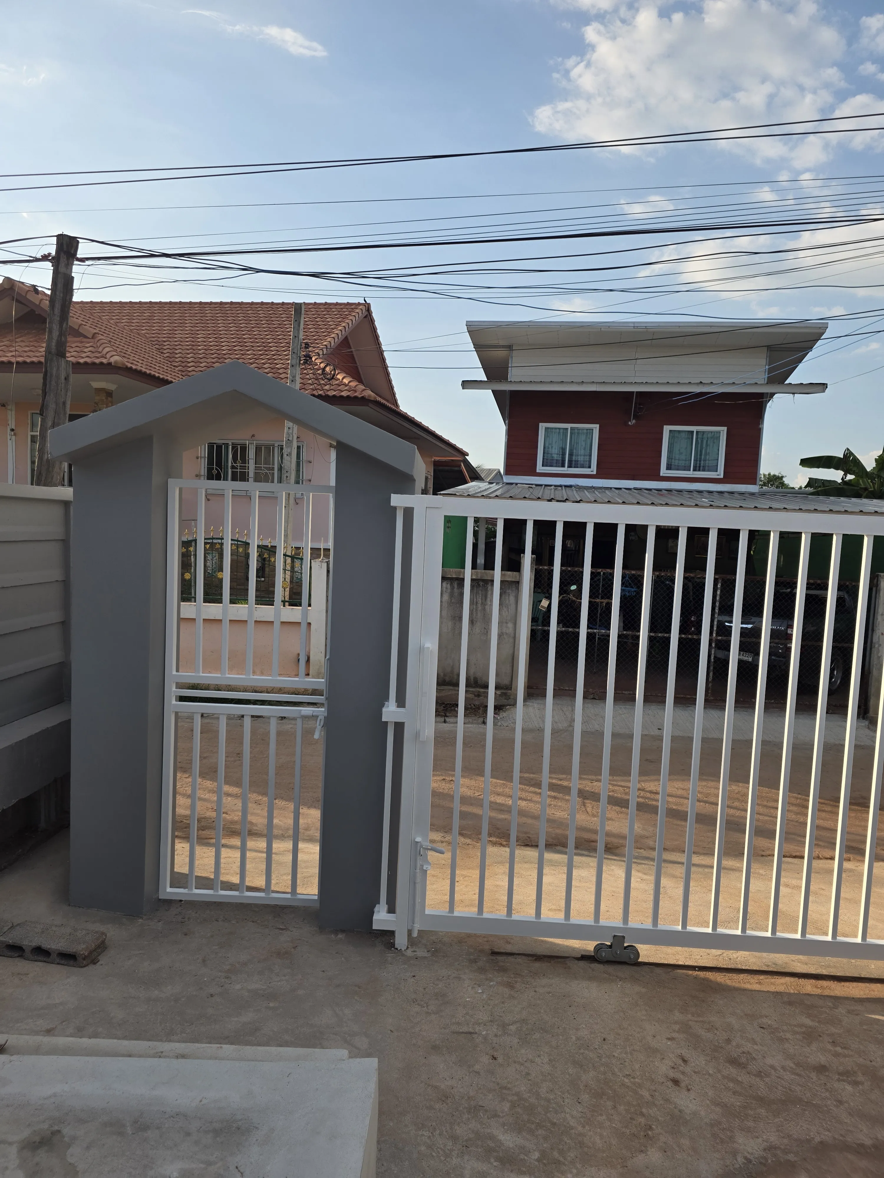 ส่งมอบงานกำแพงกันดินและรั้วสำเร็จรูปพร้อมประตู ต.ชีลอง จ.ชัยภูมิ 03