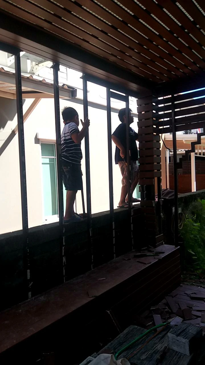 รื้อบ้านไม้ชั้นบน