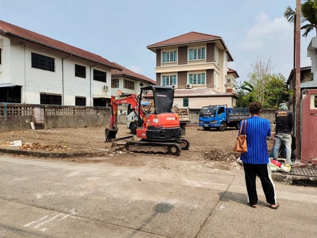 ขนเศษวัสดุก่อสร้าง
