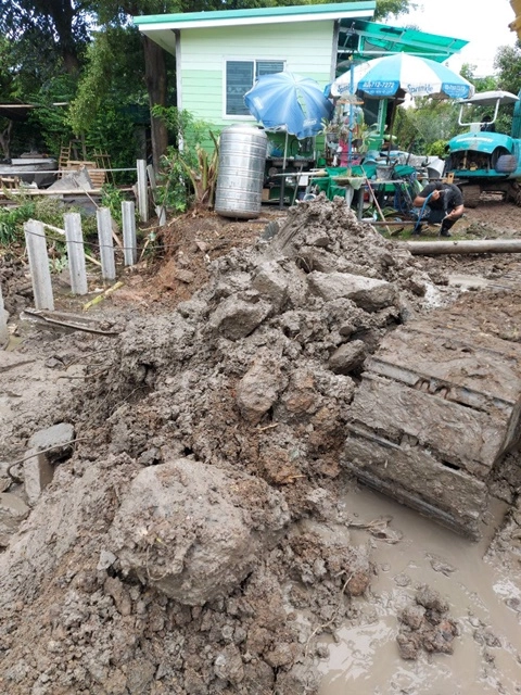 ปรับพื้นที่