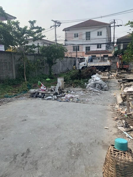 ขนเศษวัสดุก่อสร้าง