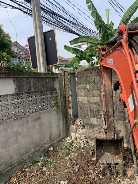 ขนเศษวัสดุก่อสร้าง