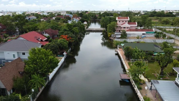 ปรับพื้นที่
