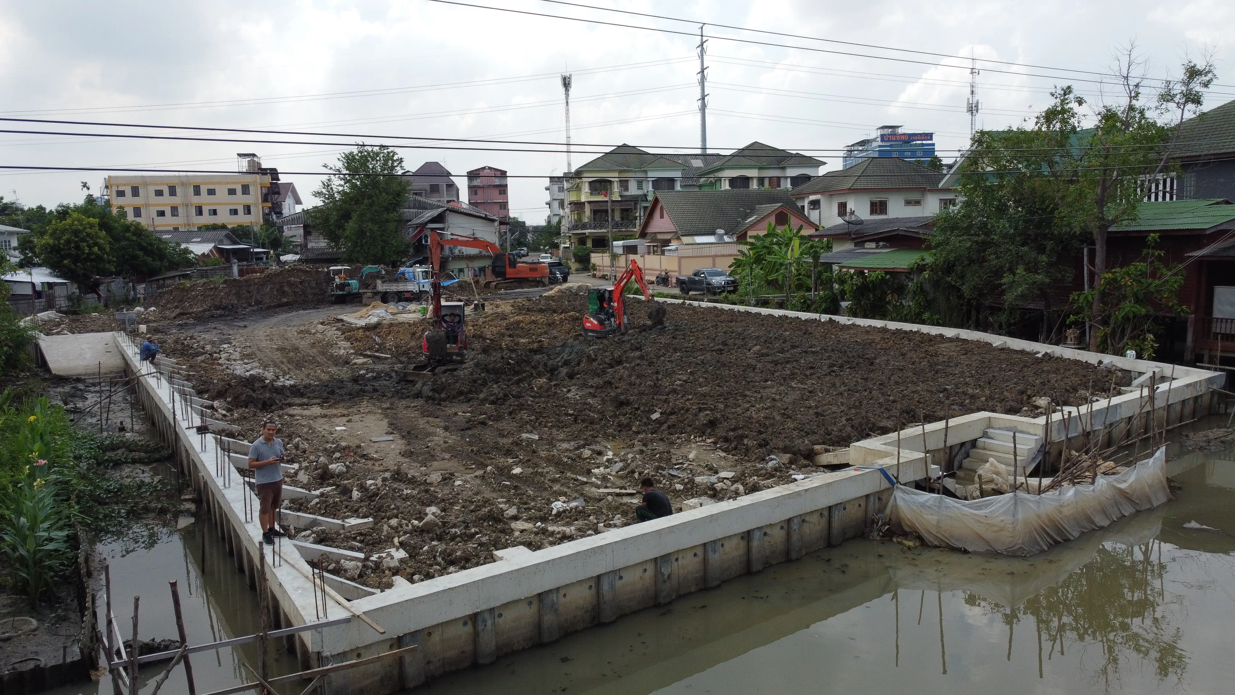 ปรับพื้นที่