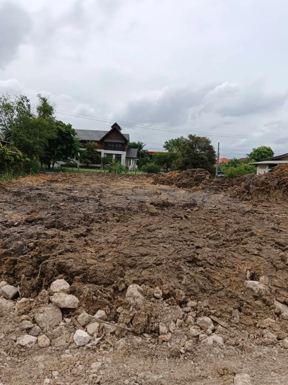 ปรับพื้นที่