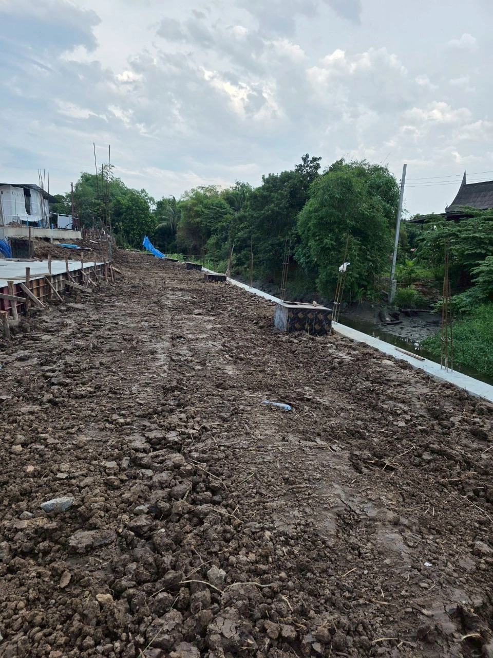 ปรับพื้นที่